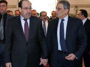 نوري المالكي مستقبلا عمر موسى في بغداد/أ.ف.ب