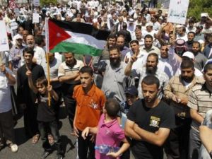 اردنيون يتظاهرون ضد الفساد في عمان
