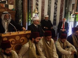  عائلات كاملة وصلت الى المسجد لإحياء هذه المناسبة الدينية في أجواء غير مسبوقة من الابتهاج