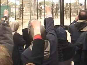 لاجئون في مخيم اشرف في العراق 