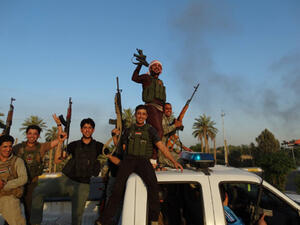  تخوض قوات من الجيش العراقي معارك ضارية ضد مجموعات مسلحة في أغلب مناطق محافظة الأنبار