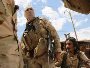 شظية قذيفة دبابة قتلت سيف الدين في أواخر يناير بدير الزور