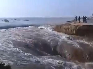 انهيار جانب من طريق "عبد الله أبو نجم" الواقع بين مدينتي السماوة والنجف