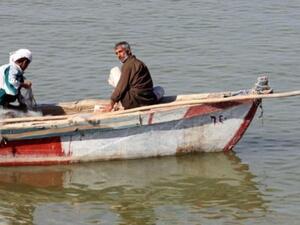 صيادان عراقيان في شط العرب