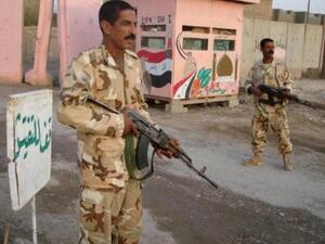 عناصر من قوات الصحوة امام حاجز في مدينة سامراء شمال العراق
