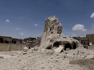 أنقاض المنارة الحدباء بعد تفجيرها من قبل داعش