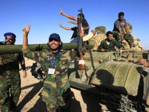 مقاتلو المجلس الانتقالي الليبي في شمال بني وليد 
