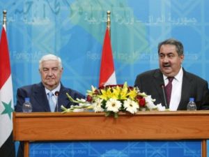  المعلم خلال مؤتمر صحفي جمعه بنظيره العراقي هوشيار زيباري