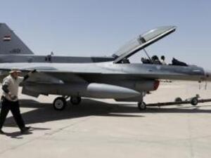 مقاتلة اف-16 عراقية اثناء مراسم تسلمها من الولايات المتحدة يوم 20 يوليو تموز 2015
