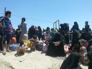 الرحلة محفوفة بالمخاطر وعلى المدنيين عبور نيران القناصة والعبوات الناسفة 