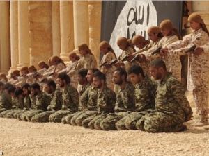 "داعش" يبث شريطا مصورا يظهر عملية اعدام جماعية وسط اثار تدمر