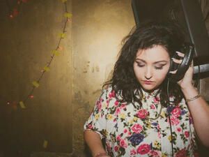 طرد مذيعة إسرائيلية قالت "لو طردوني من بيتي سأدهس شرطيا"
