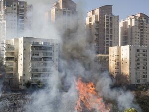 صورة للحريق المذكور من داخل المستوطنة التي تقع قرب مدينة رام الله