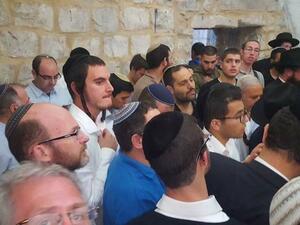 آلاف المستوطنين اقتحموا منطقة "قبر يوسف" فجرا 