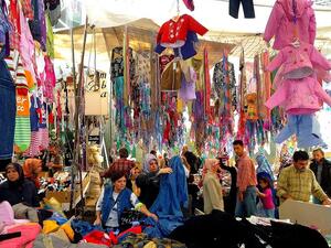 Istanbul gets ready to put on a show for shoppers and non-shoppers alike. (Photo by jhencolors/ Flickr)