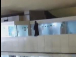 كشف ملابسات محاولة انتحار مسافرة بمطار جدة - يوتيوب