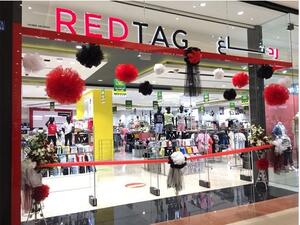 تشتهر «رد تاغ» بتوفير مجموعة عريضة من خيارات الأزياء النسائية والرجالية وأزياء الأطفال العصرية بجودة عالية وبأسعار معقولة.