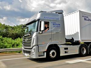 استخدمت هيونداي موتور نظاماً جديداً للتحكّم في التوجيه طورته شركة "موبيس" التابعة لها، ويتيح نظام التوجيه الهيدروليكي العامل بمحرك خاص، والمسمّى اختصاراً MAHS.