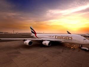 كانت طيران الإمارات قد بدأت خدمة غانا في عام 2004، بمعدل رحلة يومية بين دبي وأكرا.