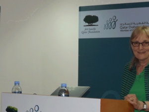 السيدة آن بيلتون، احد أشهر مثقفي السكري حول العالم تقدم محاضرة خلال البرنامج التدريبي في الجمعية القطرية للسكري.