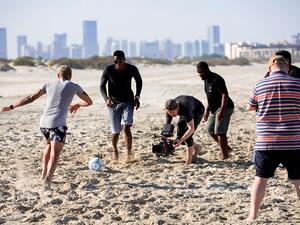 شملت هذه الرحلة ركل الكرة على الرمال في "نادي شاطئ السعديات".