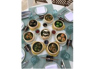 ولد مفهوم بودا-بار بيتش في فرنسا في عام 1996، تحقيقاً لحلم مؤسسه رايموند فيزان - صاحب حانة باريس الأسطورية الساحرة - والذي افتتح بودا بار باريس في شارع فوبورج سانت أونوريه الأنيق.