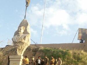  القوات الأمنية قد رفعت ليل الأربعاء تمثال (مام جلال) من قلعة كركوك بعد نصبه بساعات 
