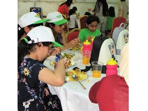 لضمان حصول الأطفال المُشاركين في المعسكر الصيفي على الأفضل، تُقدّم الحديقة وجبات طازجة مُعدّة بإتقان، شهية، جذابة ومغذّية خلال أشهر الصيف.