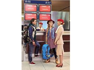 أكثر من 200 ألف مسافر سيغادرون على رحلات طيران الإمارات خلال الفترة من 28 ديسمبر 2017 حتى الأيام الأولى من 2018، في حين تقدر أعداد القادمين بما يزيد على 250 ألفاً والعابرين (ترانزيت) بنحو 350 ألف 