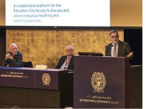  أعضاء من هيئة التدريس في جامعات المدينة التعليمية خلال حلقة نقاشية عُقدت على هامش "أسبوع الابتكار في التدريس" الذي تنظمه مؤسسة قطر