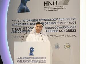 الدكتور حسين عبد الرحمن الرند، وكيل وزارة الصحة ووقاية المجتمع المساعد لقطاع المراكز الصحية والعيادات خلال إلقاء كلمته في المؤتمر.