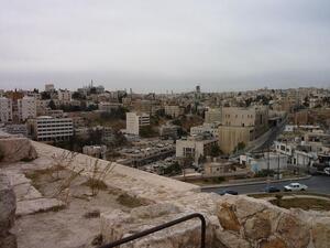 "While national female labor force participation rates are relatively low at around 15% for women ages 15 and up4, these macro statistics mask significant variability in the working lives of women in Jordan.5 For example, the labor force participation rate of unmarried university graduates is 53 percent.6 For university graduates “ever married” the employment rate is 43 percent." (Pixabay)