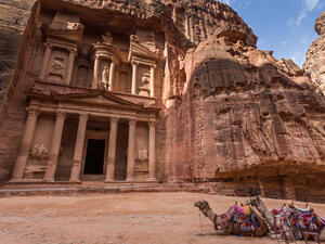 البتراء...الدخول إلى قلب هذه المدينة مدهش ومثير عبر السير على الأقدام