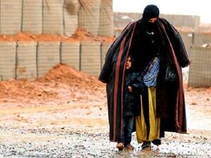 نازح بائس في مخيم الركبان