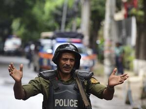 A Bangladeshi police officer gestures during a rescue operation as gunmen take position in a restaurant in the Dhaka’s high-security diplomatic district on July 2, 2016 where several people including foreigners are believed to be trapped. (AFP photo)