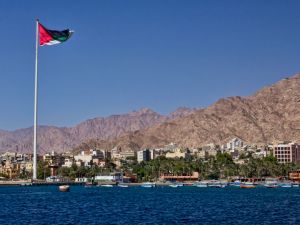 مدينة العقبة الاردنية على شاطىء البحر الاحمر