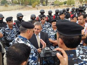 رئيس اللجنة الشعبية للدفاع عن الأقصى والمقدسات المهندس عبدالله عبيدات يحاور ضباط الأمن