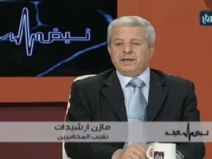 نقيب المحامين الأردنيين خلال البرنامج الذي أثار الجدل حوله