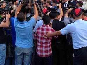 شهد محيط السفارة عمليات كر وفر بين المحتجين وقوات الأمن والدرك