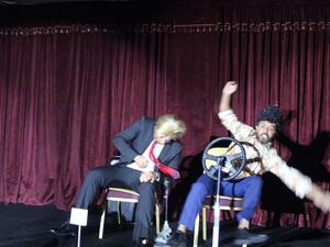 مشهد يجسد حوار بين سائق أردني وترامب