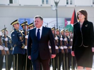 العاهل الاردني يحذر من "حرب عالمية ثالثة" ضد الانسانية