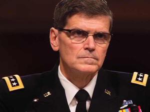 قائد القوات الأمريكية في الشرق الأوسط الجنرال جوي فوتيل