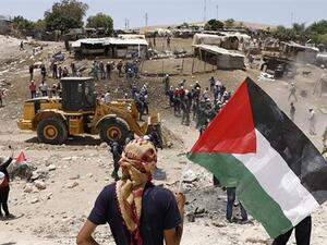 تستعد قوات الاحتلال الإسرائيلي لهدم قرية الخان الأحمر في الوقت الذي يصر فيه الناشطون على وقف هذه العملية