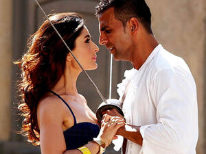 أكشاي كومار، كارينا كابور