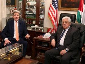 الرئيس الفلسطيني محمود عباس خلال محادثات مع وزير الخارجية الأمريكي جون كيري في عمان

