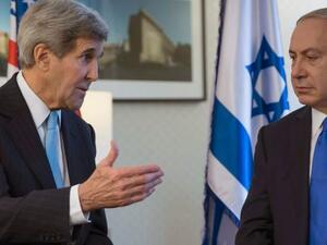 وزير الخارجية الأمريكي جون كيري خلال لفائه مع رئيس الوزراء الاسرائيلي بنيامين نتانياهو