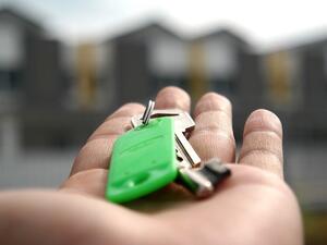 Have your checklist ready before stepping into the market as a buyer. (Pixabay)