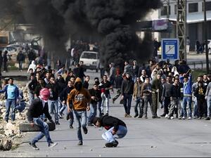 مواجهات بين الفلسطينيين وقوات الاحتلال عقب تشييع جثمان الشهيد الخالدي
