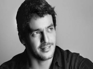 After being accused of hiding his real sexuality, Khaled Abol Naga responds to his critics. (Senksar.com)