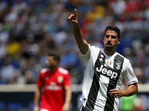  The Old Lady confirmed the midfielder has an "atrial arrhythmia" which was detected on Tuesday 